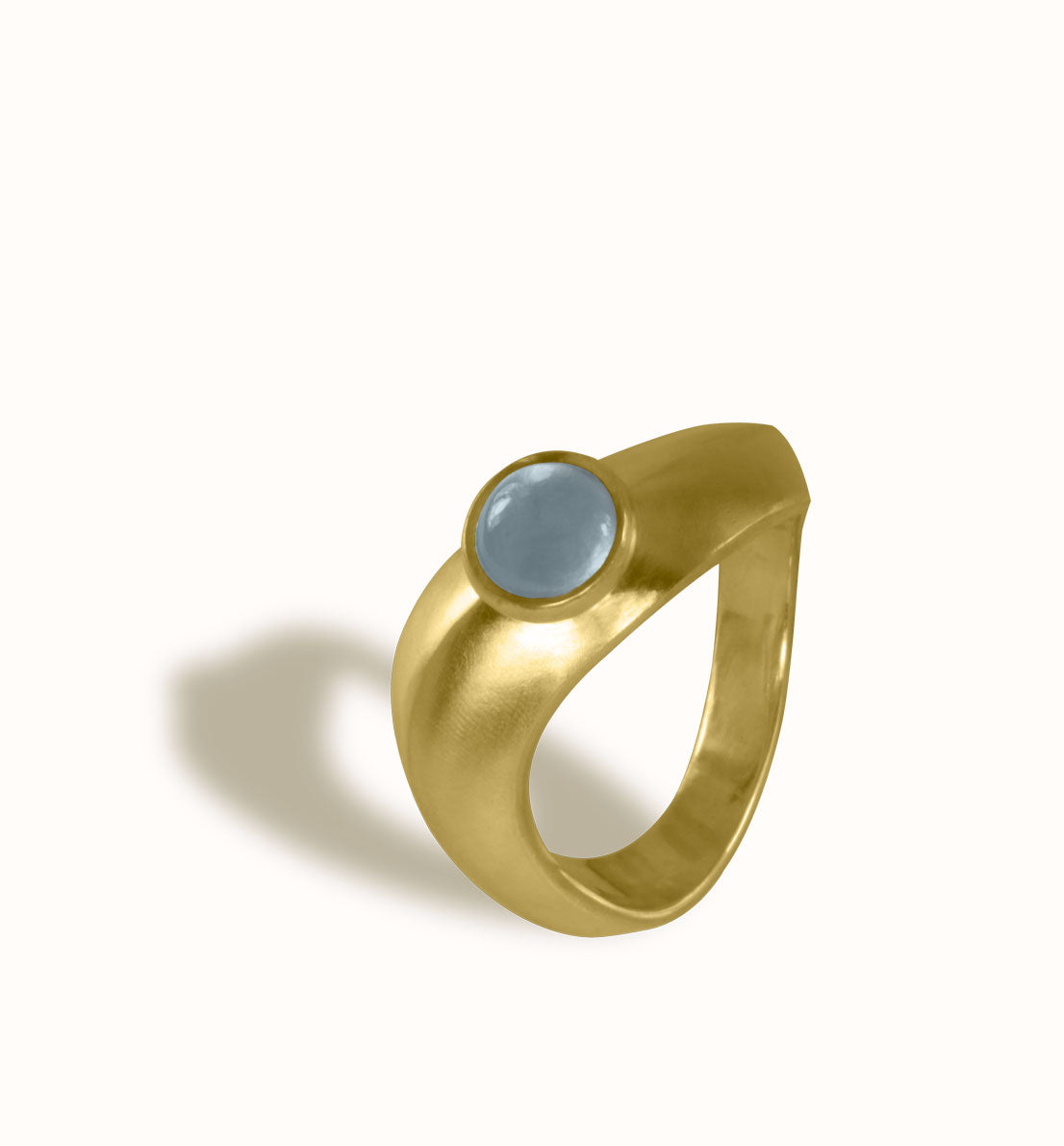 Une bague en bronze et pierre bleu, rose ou violette. Un bijou unique de créateur inspiré du symbole de l’infini. Les bijoux Histoire Botanique sont fabriqués par un artisan français.