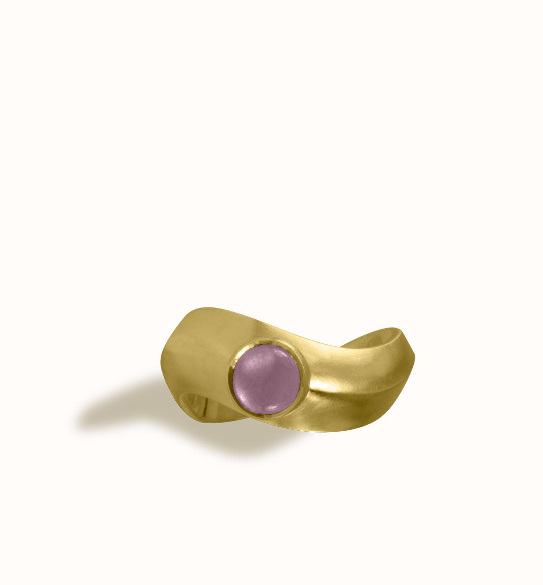 Une bague en bronze et pierre bleu, rose ou violette. Un bijou unique de créateur inspiré du symbole de l’infini. Les bijoux Histoire Botanique sont fabriqués par un artisan français.